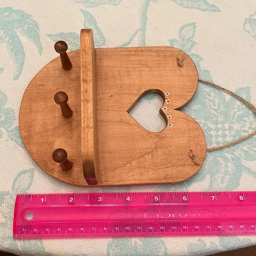 Hand Made Wood Heart Shelf w Pegs - Jewelry - Picture 3 of 6